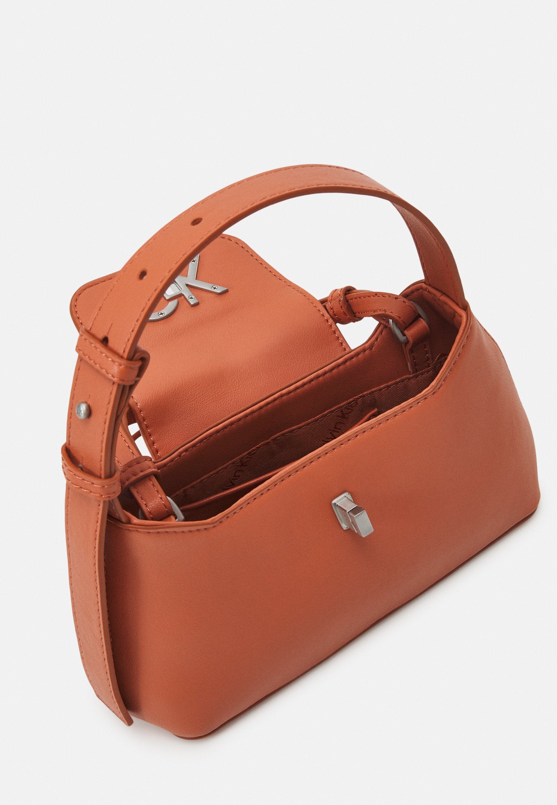 Calvin Klein RE-LOCK CROSSBODY W/FLAP SM - Handbag