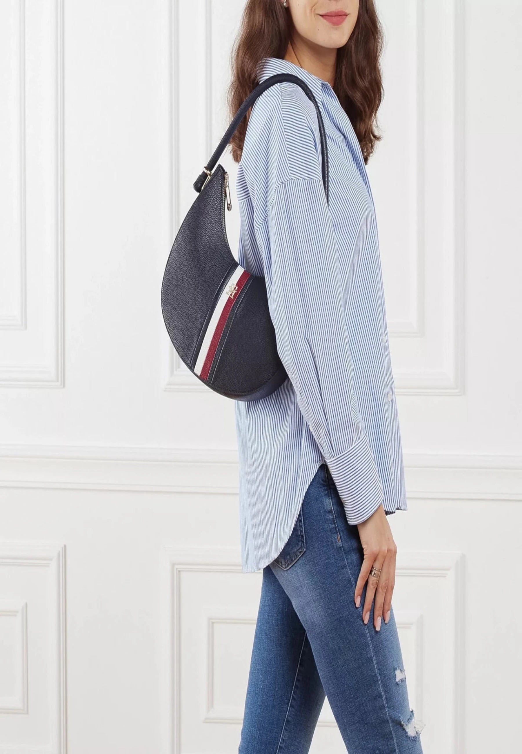 TOMMY HILFIGER Th Emblem Shoulder Bag Corp Space Blue